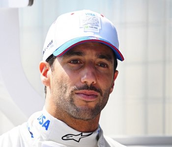 Даниэль Риккардо представил шлем на домашний Гран-при Австралии