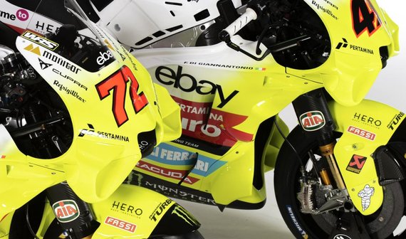 Команда Валентино Росси в MotoGP резко сменила имидж мотоциклов и комбинезонов